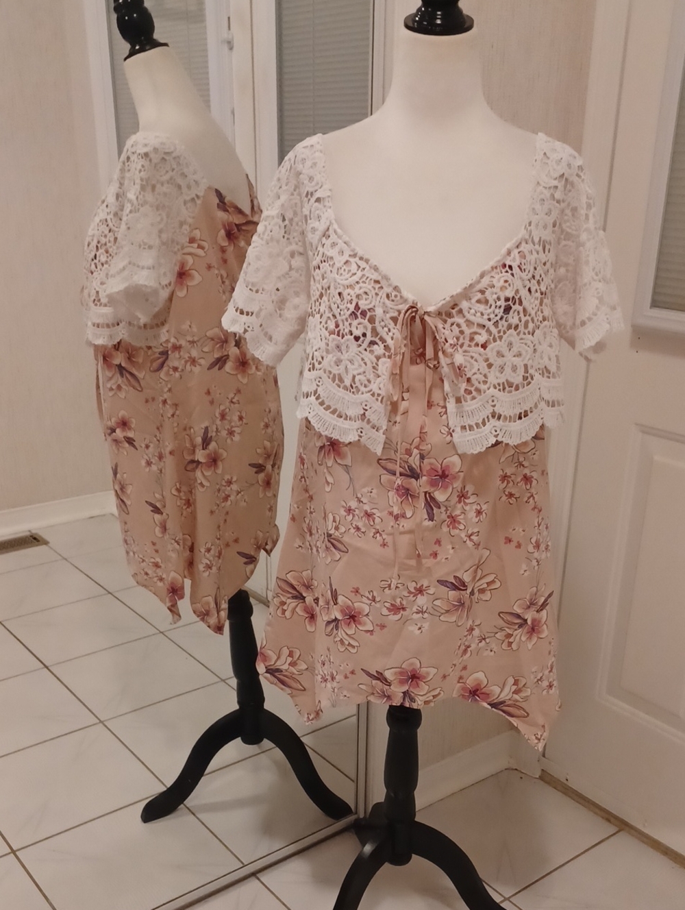 4/$60 Rosegal Blush Floral Top With White Lace Overlay - Size Large